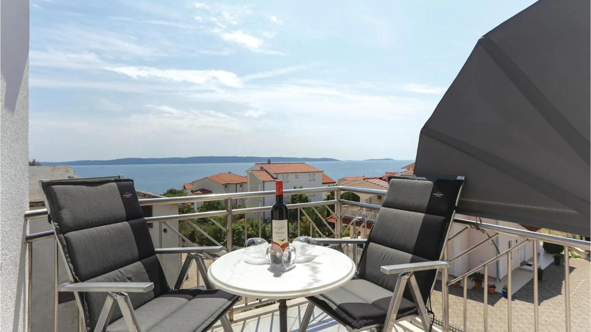 Gorgeous Apartment In Okrug Gornji With Kitchen Trogir