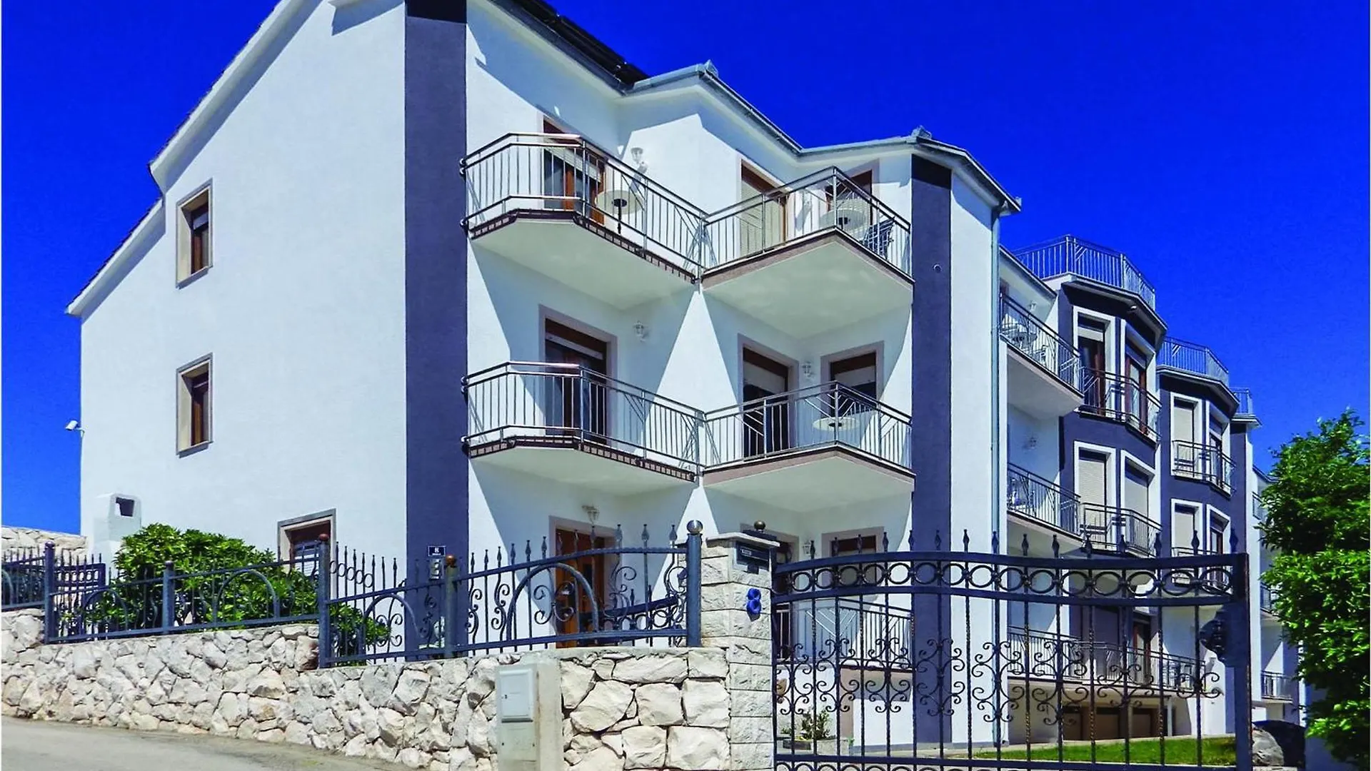 Gorgeous Apartment In Okrug Gornji With Kitchen Trogir 0*,