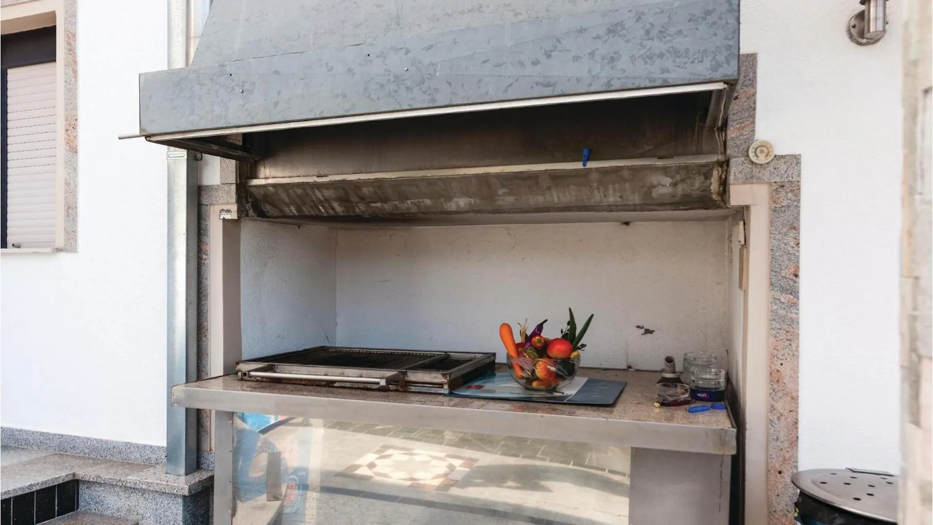 Gorgeous Apartment In Okrug Gornji With Kitchen Trogir