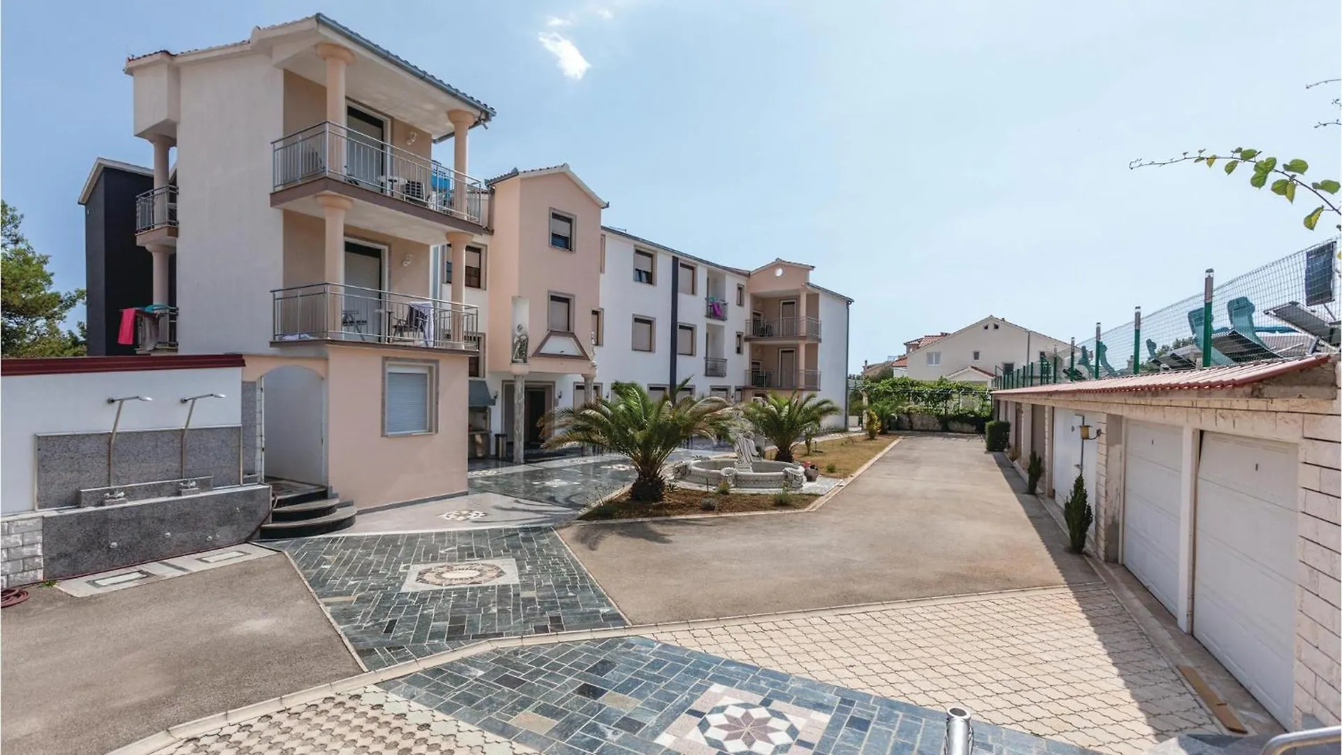 Gorgeous Apartment In Okrug Gornji With Kitchen Trogir