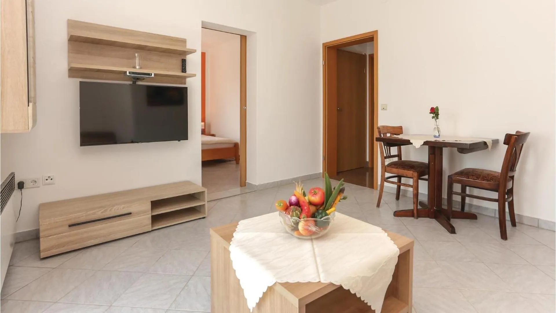 Gorgeous Apartment In Okrug Gornji With Kitchen Trogir Kroatien
